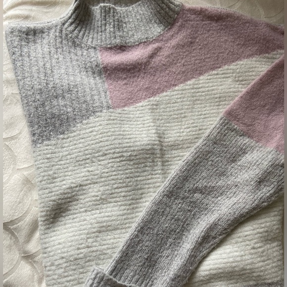 Suzy Shier Winter Sweater - Picture 2 of 5